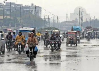 Rain begins in Karachi, surrounding areas as local authorities declare emergency