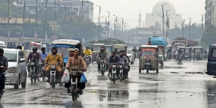 Rain begins in Karachi, surrounding areas as local authorities declare emergency