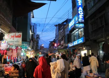 Balochistan, KP set closure timings for markets, eateries, wedding halls to conserve energy