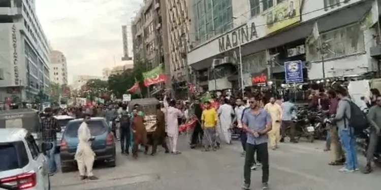 15 PTI supporters detained as police scuttle protest near Karachi Press Club