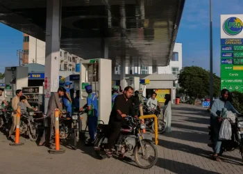 Govt slashes diesel price by Rs32