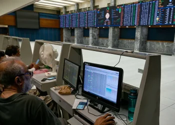 Market Halt: KSE-100 gains over 5% amid war de-escalation hopes