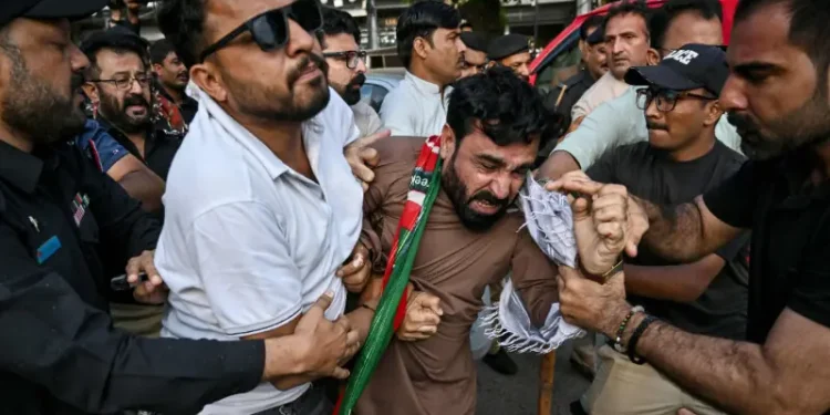 23 PTI leaders, workers arrested as police scuttle protest near Karachi Press Club