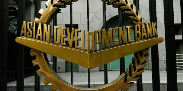 ADB says Pakistan’s economy stabilising but warns of significant downside risks