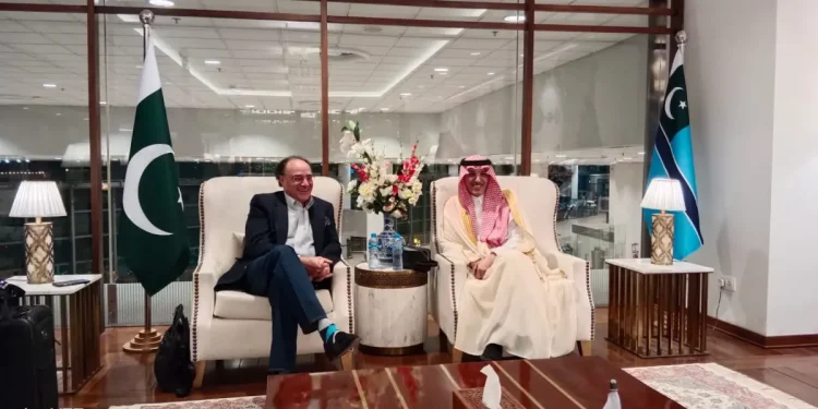Aurangzeb bids farewell to Saudi finance minister after ‘productive visit’ to Pakistan - Business & Finance