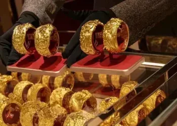 Gold price drops by Rs3,000 per tola in Pakistan