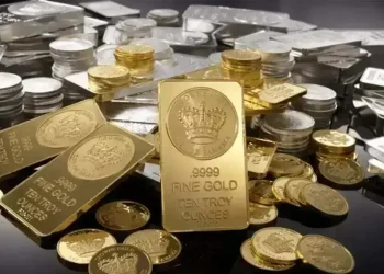 Gold price drops by Rs7,100 per tola in Pakistan