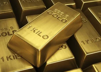 Gold up more than 1%, poised for fourth straight weekly gain