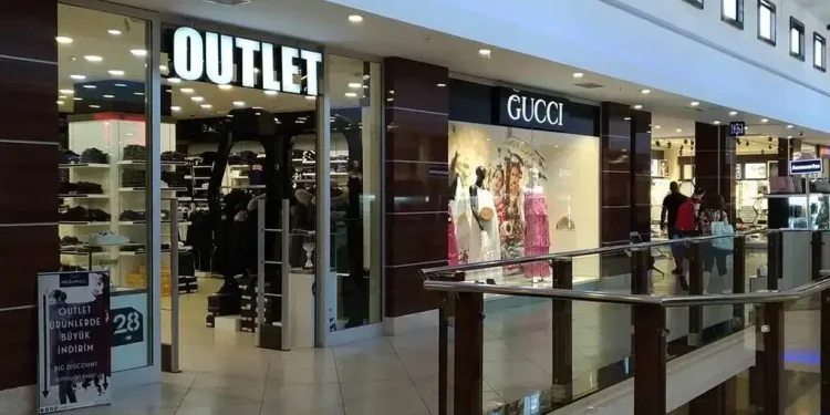 Gucci-owner Kering aims to launch luxury Google glasses next year, CEO says