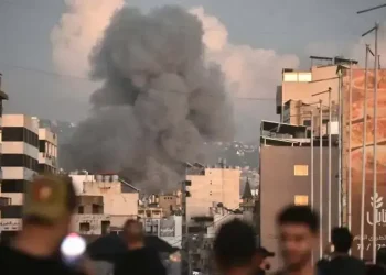 Huge Israeli strikes on Lebanon threaten Iran truce; talks planned but strait still shut