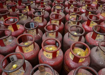 India looks to turn LPG import crisis into push for piped gas