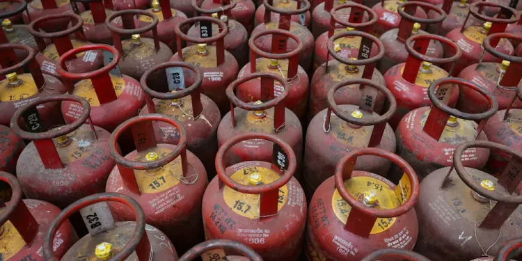 India looks to turn LPG import crisis into push for piped gas