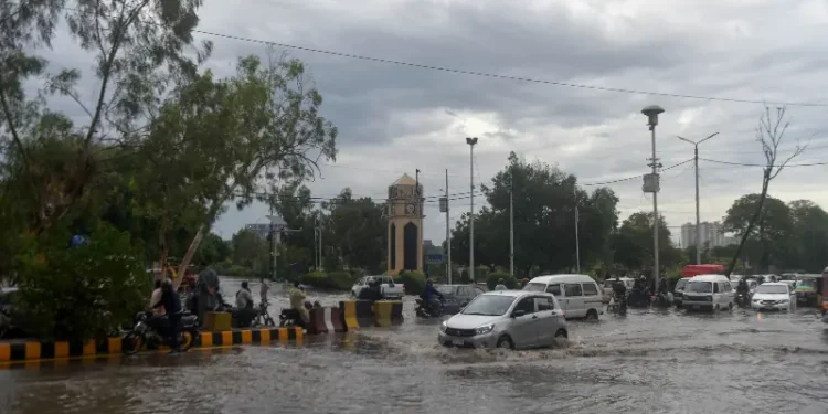 Met Office says no rain expected in Karachi today as death toll rises to six