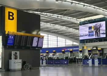 Mideast war boosts London Heathrow airport traffic