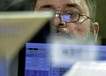 PSX sheds over 5,300 points amid geopolitical tensions