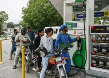 Pakistan govt slashes diesel price by Rs32.12