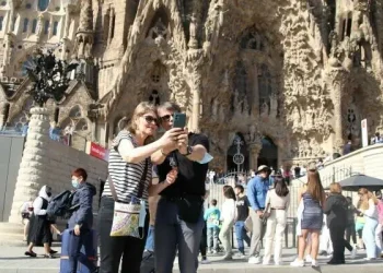 Spain weighs tourism boost against risks from Middle East war