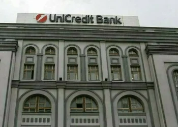 UniCredit flags risk of losing key staff, clients in a Commerzbank tie-up