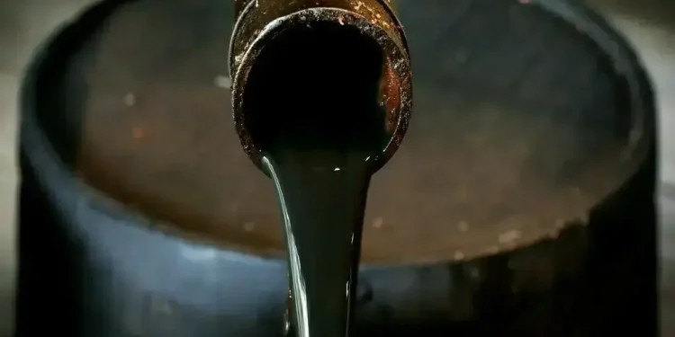 Weekly crude exports from Saudi Arabia’s Yanbu port drop 15%, shipping data shows